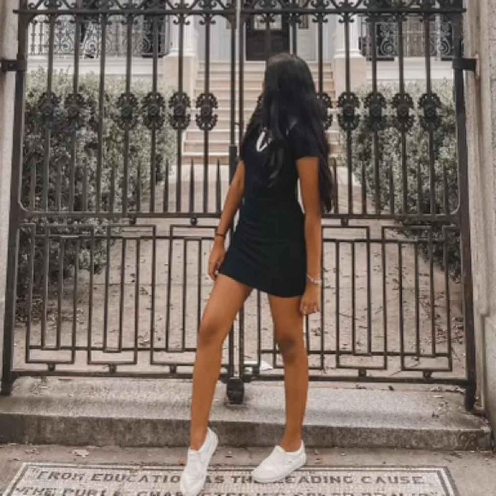 Black mini dress with white collar from H&M - Picture 4 of 5